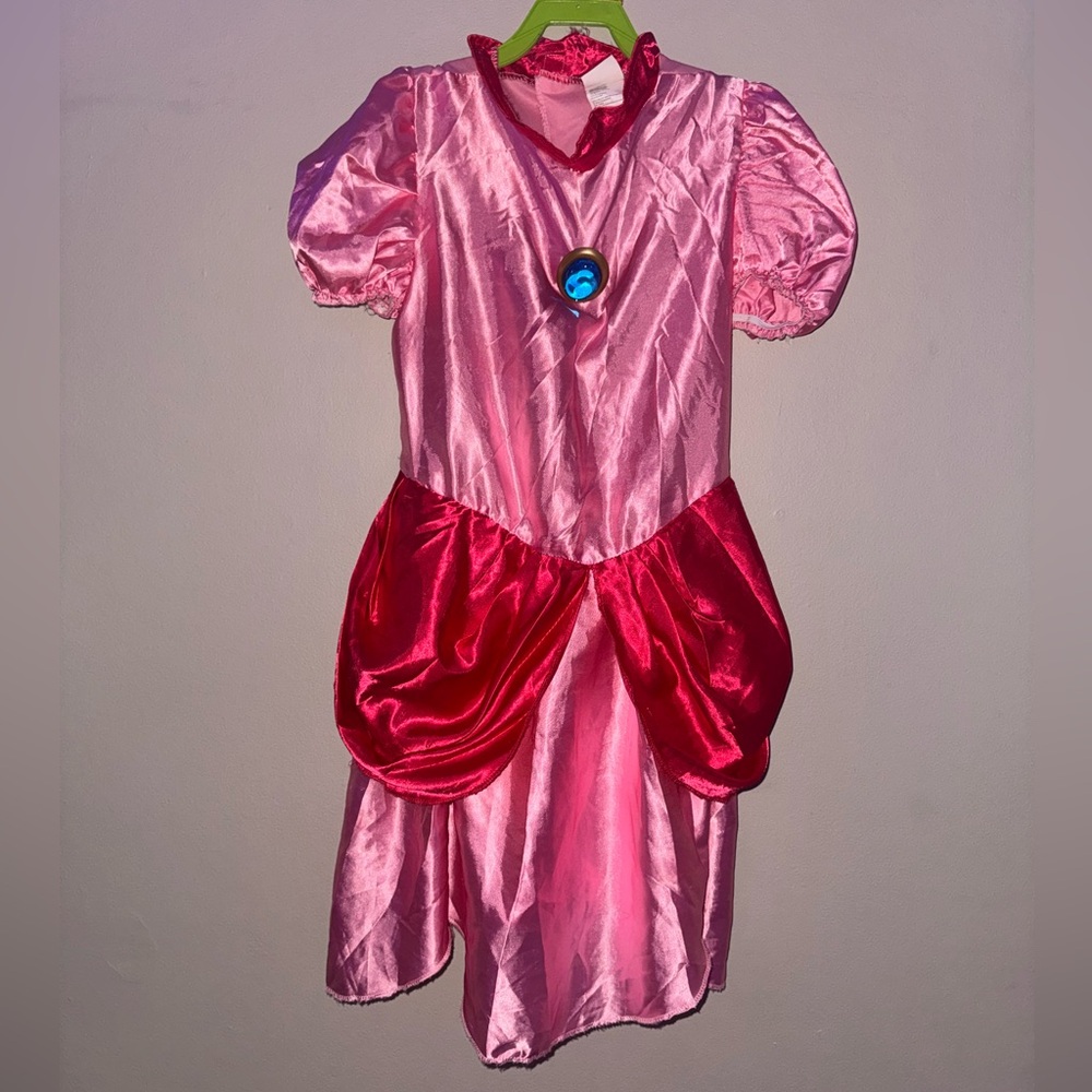 Super Mario, girls Princess peach costume, size large 10/12